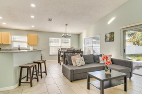 3 Mi to Clearwater Beach Home with Patio and Grill!